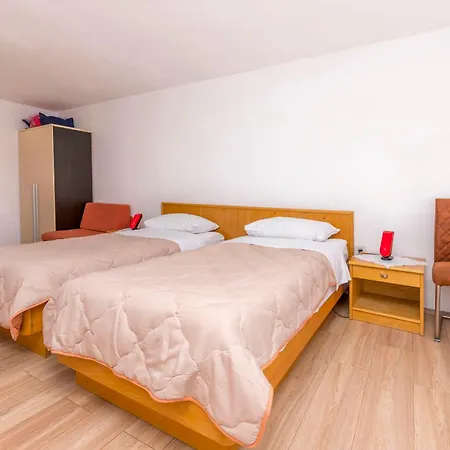 Apartment Jelena Primosten